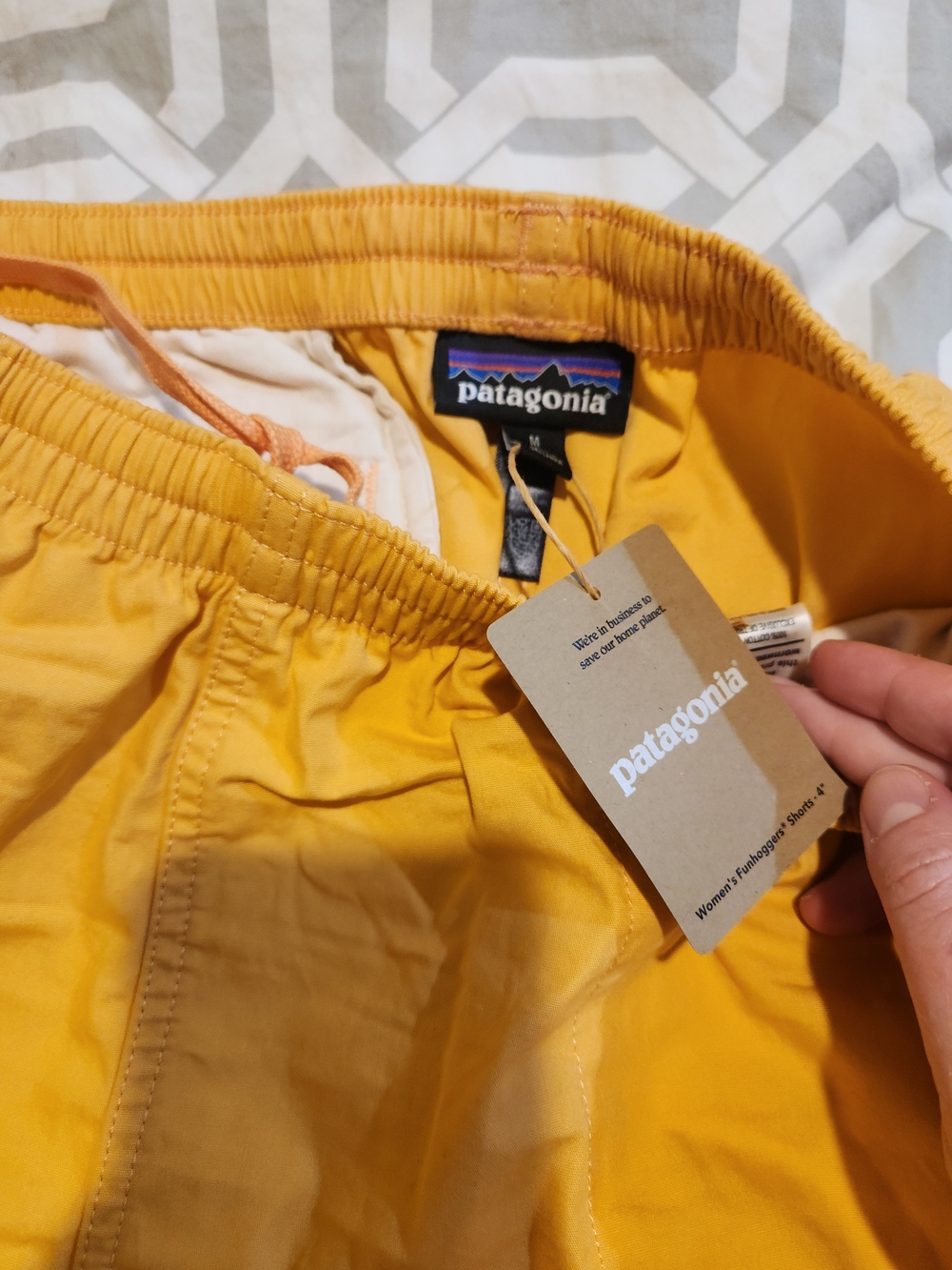 NWT Patagonia Women's Funhoggers 4" Inseam Everyday Outdoor Shorts Size M - Picture 9 of 9